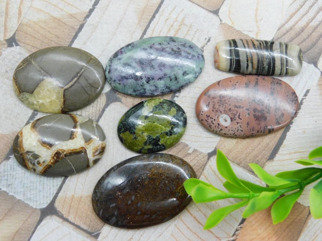 CABOCHONS ROCK STONE LAPIDARY SPECIMEN: WELCOME TO HATMAN AUCTIONS! SPECIAL NOTICE: Please see photos for measurements and descriptions. ***Yes, we have in house shipping with MANY REPEAT CUSTOMERS because of our streamlined service.