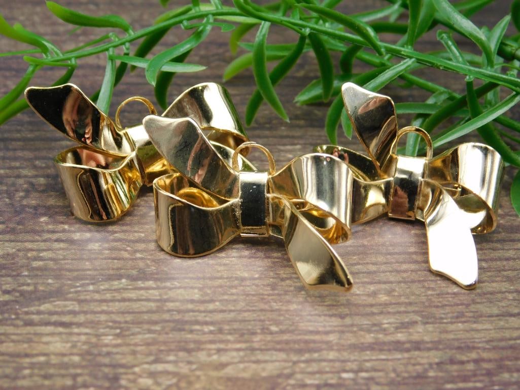 BOW PINS: WELCOME TO HATMAN AUCTIONS! SPECIAL NOTICE: Please see photos for measurements and descriptions. ***Yes, we have in house shipping with MANY REPEAT CUSTOMERS because of our streamlined service. ****We