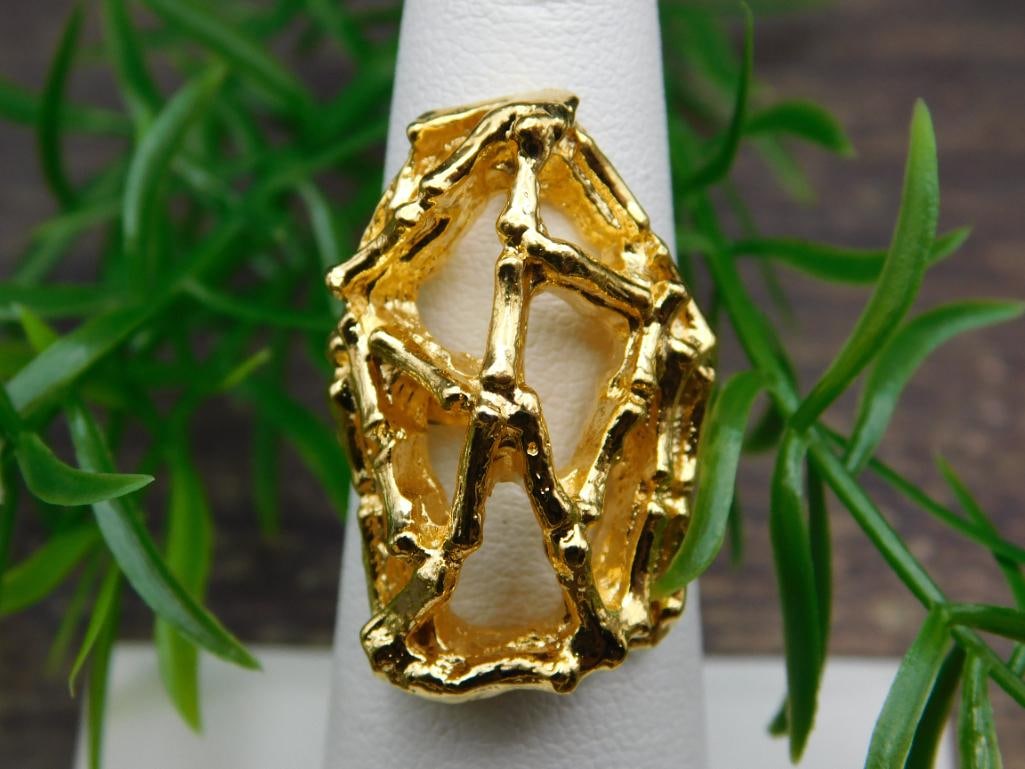 RING: WELCOME TO HATMAN AUCTIONS! SPECIAL NOTICE: Please see photos for measurements and descriptions. ***Yes, we have in house shipping with MANY REPEAT CUSTOMERS because of our streamlined service. ****We