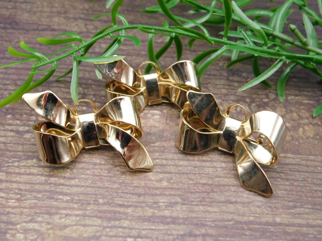 BOW PINS: WELCOME TO HATMAN AUCTIONS! SPECIAL NOTICE: Please see photos for measurements and descriptions. ***Yes, we have in house shipping with MANY REPEAT CUSTOMERS because of our streamlined service. ****We