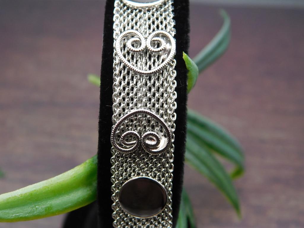 BRACELET: WELCOME TO HATMAN AUCTIONS! SPECIAL NOTICE: Please see photos for measurements and descriptions. ***Yes, we have in house shipping with MANY REPEAT CUSTOMERS because of our streamlined service.
