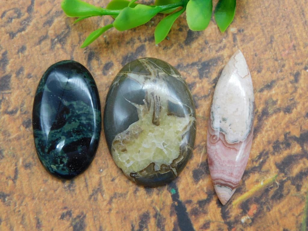 CABOCHONS ROCK STONE LAPIDARY SPECIMEN: WELCOME TO HATMAN AUCTIONS! SPECIAL NOTICE: Please see photos for measurements and descriptions. ***Yes, we have in house shipping with MANY REPEAT CUSTOMERS because of our streamlined service. ****We