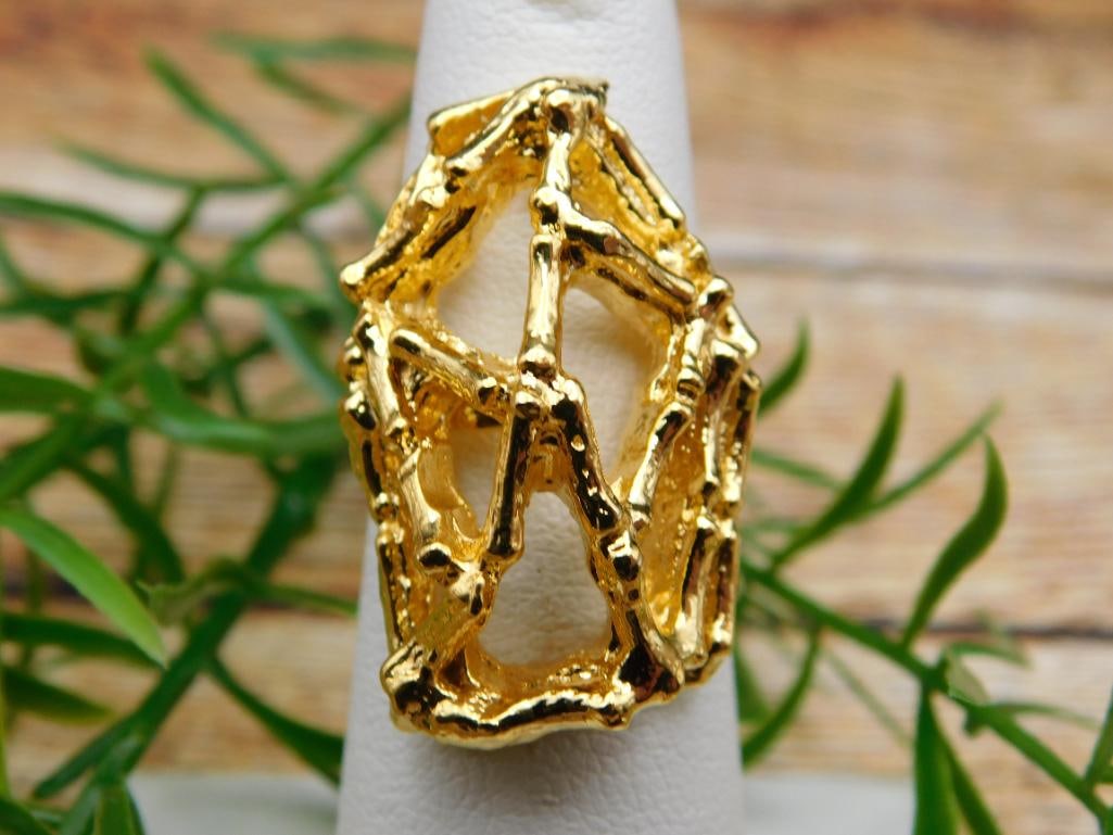 RING: WELCOME TO HATMAN AUCTIONS! SPECIAL NOTICE: Please see photos for measurements and descriptions. ***Yes, we have in house shipping with MANY REPEAT CUSTOMERS because of our streamlined service.