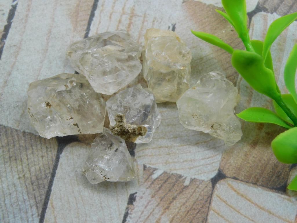 HERKIMER DIAMONDS ROCK STONE LAPIDARY SPECIMEN: WELCOME TO HATMAN AUCTIONS! SPECIAL NOTICE: Please see photos for measurements and descriptions. ***Yes, we have in house shipping with MANY REPEAT CUSTOMERS because of our streamlined service.