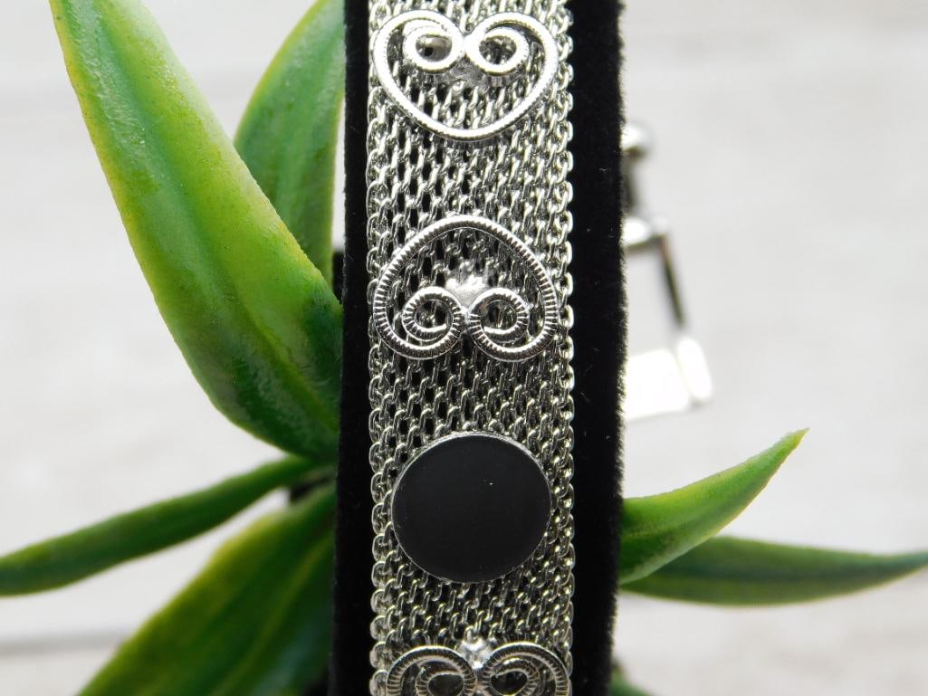 SILVER BRACELET: WELCOME TO HATMAN AUCTIONS! SPECIAL NOTICE: Please see photos for measurements and descriptions. ***Yes, we have in house shipping with MANY REPEAT CUSTOMERS because of our streamlined service.