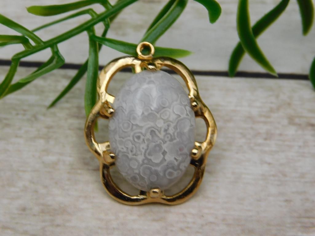 CRAZY LACE PENDANT ROCK STONE LAPIDARY SPECIMEN: WELCOME TO HATMAN AUCTIONS! SPECIAL NOTICE: Please see photos for measurements and descriptions. ***Yes, we have in house shipping with MANY REPEAT CUSTOMERS because of our streamlined service. ****We