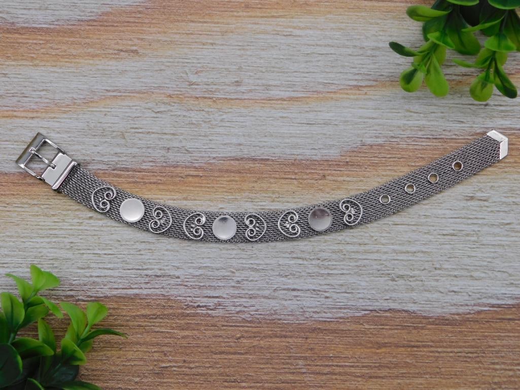 BRACELET: WELCOME TO HATMAN AUCTIONS! SPECIAL NOTICE: Please see photos for measurements and descriptions. ***Yes, we have in house shipping with MANY REPEAT CUSTOMERS because of our streamlined service. ****We