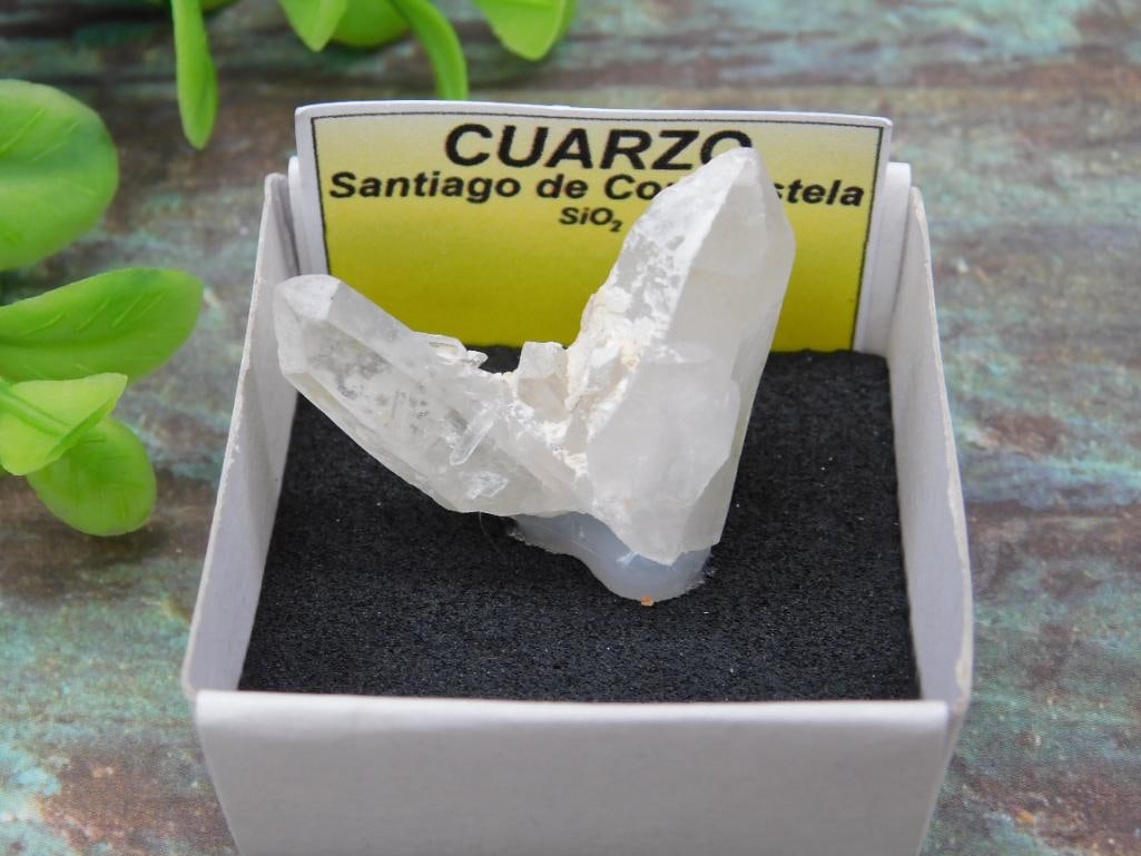 BLUE QUARTZ ROCK STONE LAPIDARY SPECIMEN: WELCOME TO HATMAN AUCTIONS! SPECIAL NOTICE: Please see photos for measurements and descriptions. ***Yes, we have in house shipping with MANY REPEAT CUSTOMERS because of our streamlined service.
