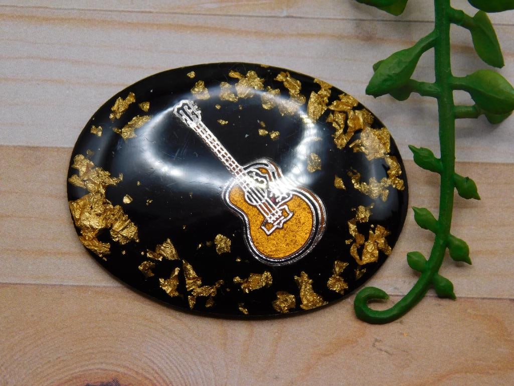 GOLD FLECKED GUITAR CABOCHON ROCK STONE LAPIDARY SPECIMEN: GOLD FLECKED GUITAR CABOCHON ROCK STONE LAPIDARY SPECIMEN