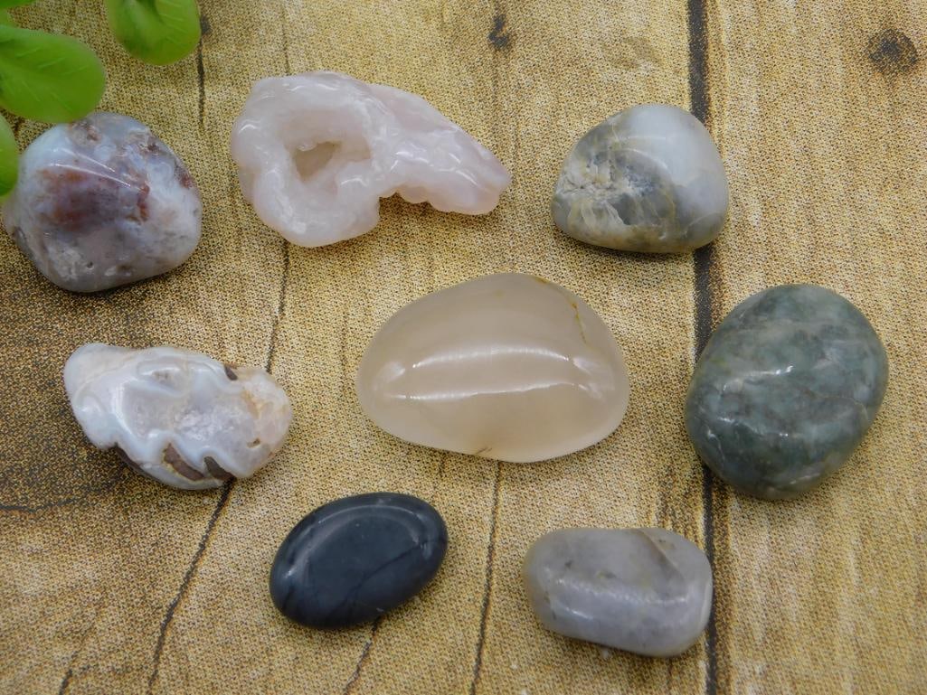 MIXED LOT ROCK STONE LAPIDARY SPECIMEN: MIXED LOT ROCK STONE LAPIDARY SPECIMEN