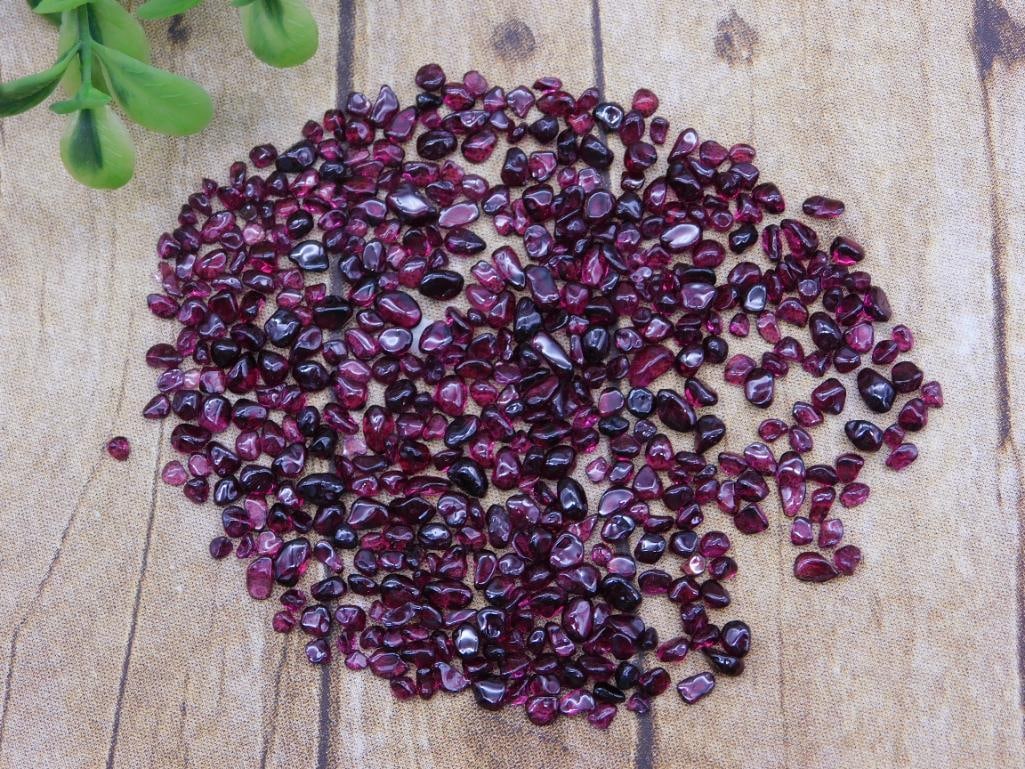 GARNET ROCK STONE LAPIDARY SPECIMEN: GARNET ROCK STONE LAPIDARY SPECIMEN