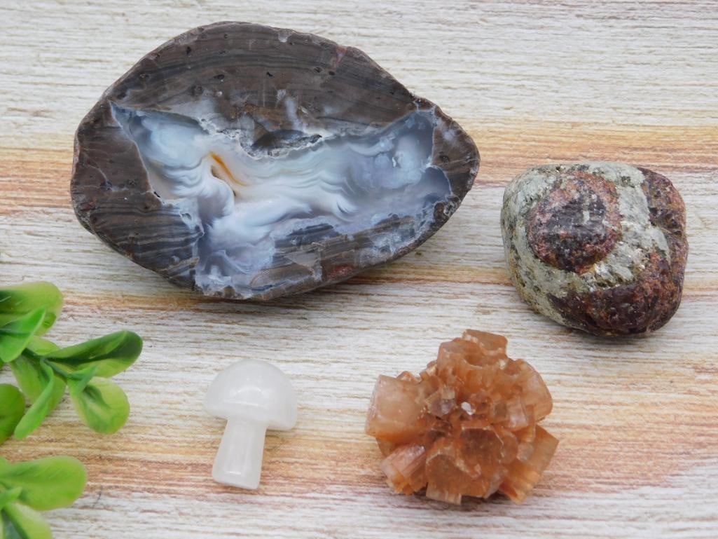 MIXED LOT ROCK STONE LAPIDARY SPECIMEN: MIXED LOT ROCK STONE LAPIDARY SPECIMEN