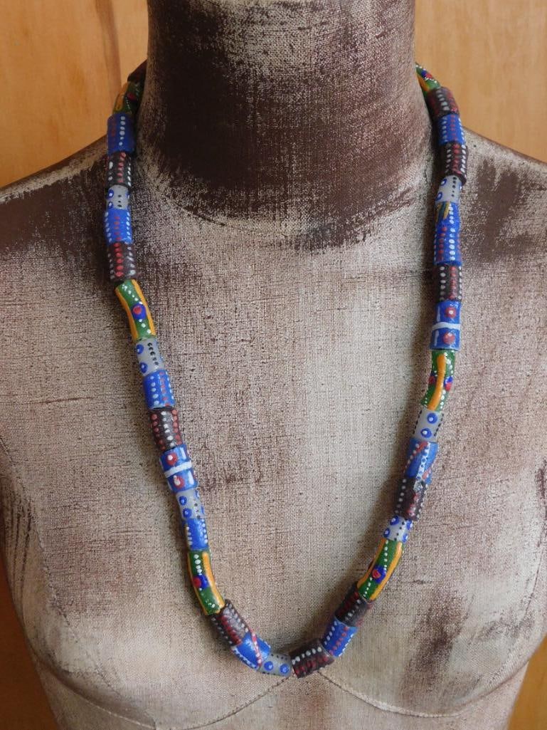 AFRICAN TRADE BEADS ROCK STONE LAPIDARY SPECIMEN: AFRICAN TRADE BEADS ROCK STONE LAPIDARY SPECIMEN