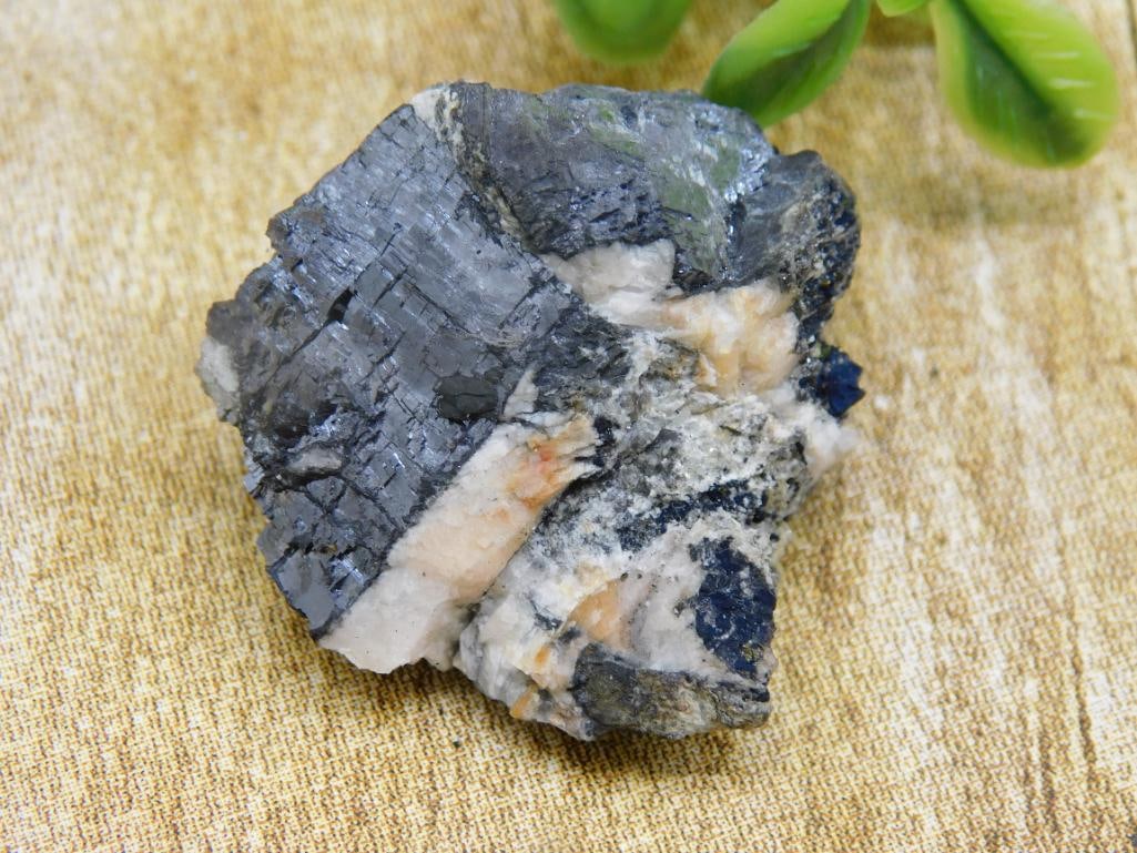 ROCK STONE LAPIDARY SPECIMEN (1 of 2)