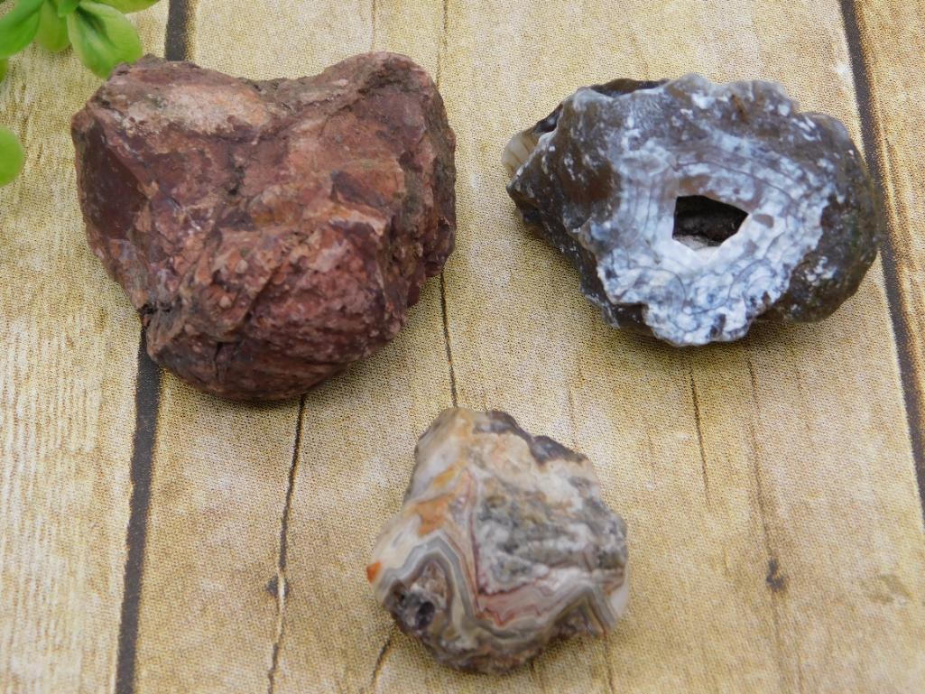 MIXED LOT ROCK STONE LAPIDARY SPECIMEN: MIXED LOT ROCK STONE LAPIDARY SPECIMEN