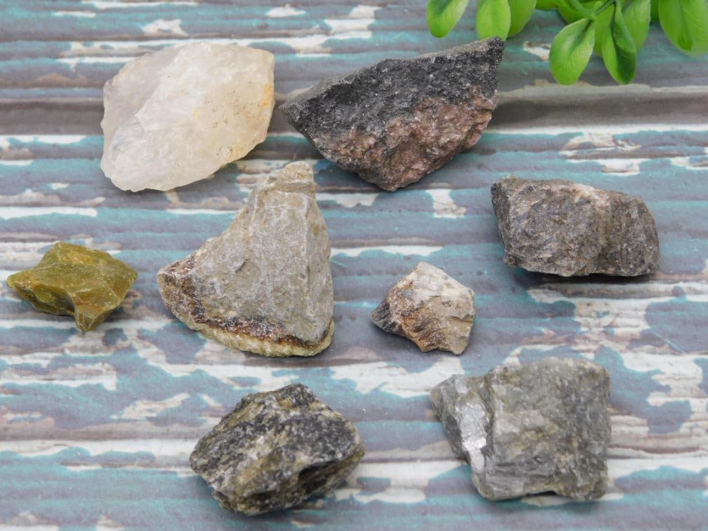 MIXED LOT ROCK STONE LAPIDARY SPECIMEN: MIXED LOT ROCK STONE LAPIDARY SPECIMEN