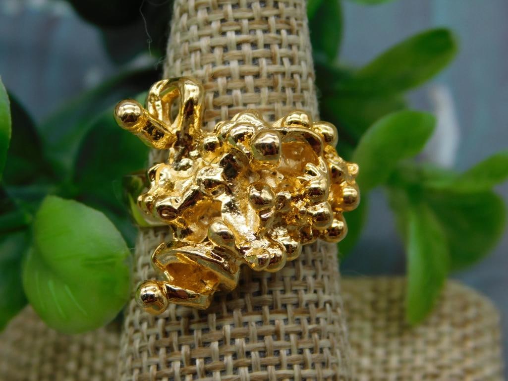 GOLD TONE RING: GOLD TONE RING