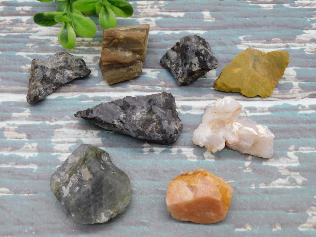 MIXED ROUGH LOT ROCK STONE LAPIDARY SPECIMEN: MIXED ROUGH LOT ROCK STONE LAPIDARY SPECIMEN