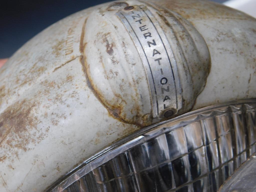 MIXED LIGHTS VINTAGE AUTOMOBILIA ANTIQUE (1 of 2)