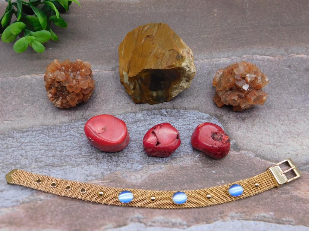 MIXED LOT ROCK STONE LAPIDARY SPECIMEN: MIXED LOT ROCK STONE LAPIDARY SPECIMEN — Part of our Discover Hidden Harbor, Crystals and Gems auction at HATMAN'S Auctions! Please see photos for measurements and condition. YES, we have in-house