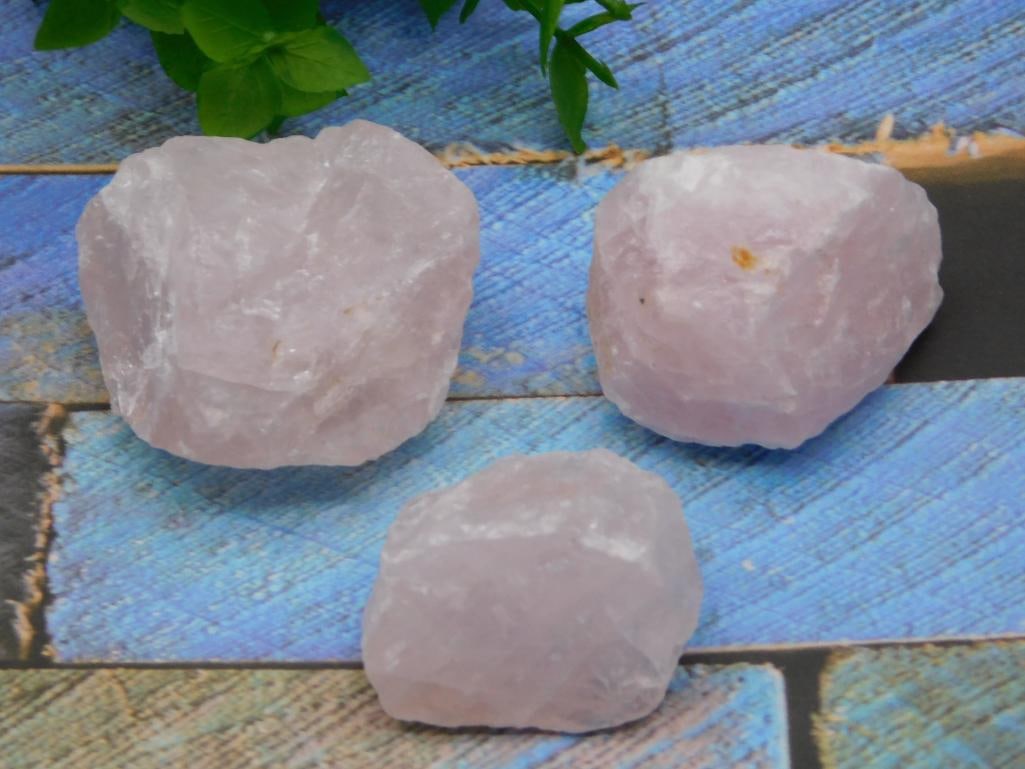 ROSE QUARTZ ROCK STONE LAPIDARY SPECIMEN: ROSE QUARTZ ROCK STONE LAPIDARY SPECIMEN — Part of our Discover Hidden Harbor, Crystals and Gems auction at HATMAN'S Auctions! Please see photos for measurements and condition. YES, we have