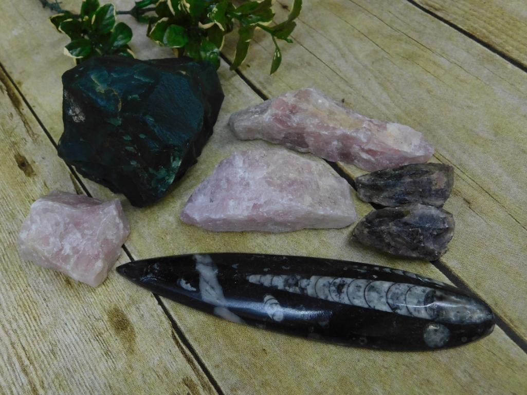 MIXED LOT ROCK STONE LAPIDARY SPECIMEN: MIXED LOT ROCK STONE LAPIDARY SPECIMEN — Part of our Discover Hidden Harbor, Crystals and Gems auction at HATMAN'S Auctions! Please see photos for measurements and condition. YES, we have in-house s