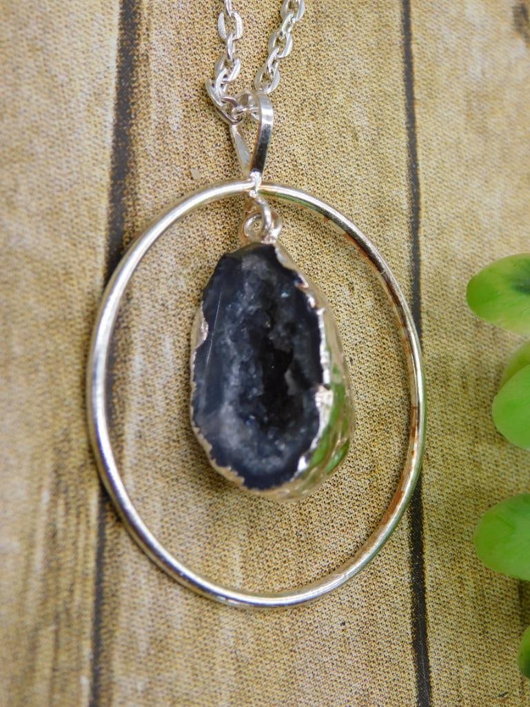 GEODE SLICE PENDANT ON CHAIN NECKLACE ROCK STONE LAPIDARY SPECIMEN (1 of 2)