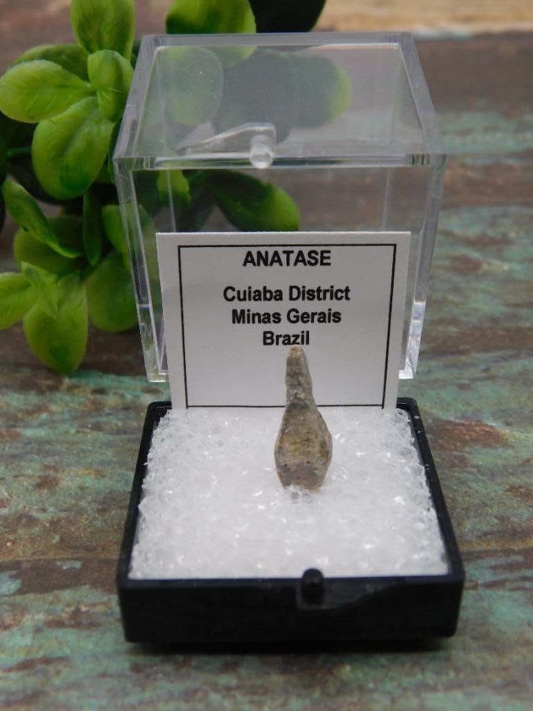 ANATASE ROCK STONE LAPIDARY SPECIMEN: ANATASE ROCK STONE LAPIDARY SPECIMEN — Part of our Discover Hidden Harbor, Crystals and Gems auction at HATMAN'S Auctions! Please see photos for measurements and condition. YES, we have in-house shi