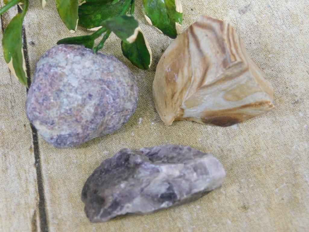MIXED LOT ROCK STONE LAPIDARY SPECIMEN: MIXED LOT ROCK STONE LAPIDARY SPECIMEN — Part of our Discover Hidden Harbor, Crystals and Gems auction at HATMAN'S Auctions! Please see photos for measurements and condition. YES, we have in-house