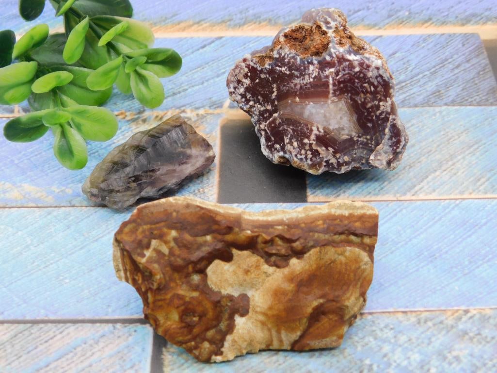 MIXED LOT ROCK STONE LAPIDARY SPECIMEN: MIXED LOT ROCK STONE LAPIDARY SPECIMEN — Part of our Discover Hidden Harbor, Crystals and Gems auction at HATMAN'S Auctions! Please see photos for measurements and condition. YES, we have in-house s