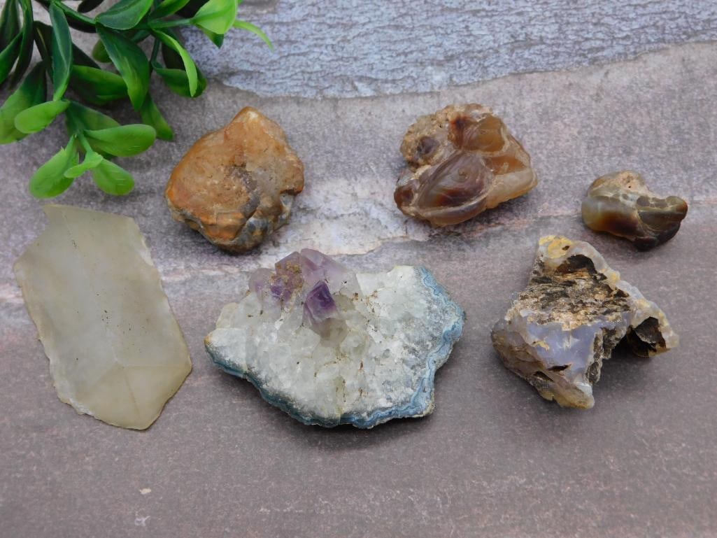 MIXED LOT ROCK STONE LAPIDARY SPECIMEN: MIXED LOT ROCK STONE LAPIDARY SPECIMEN — Part of our Discover Hidden Harbor, Crystals and Gems auction at HATMAN'S Auctions! Please see photos for measurements and condition. YES, we have in-house s