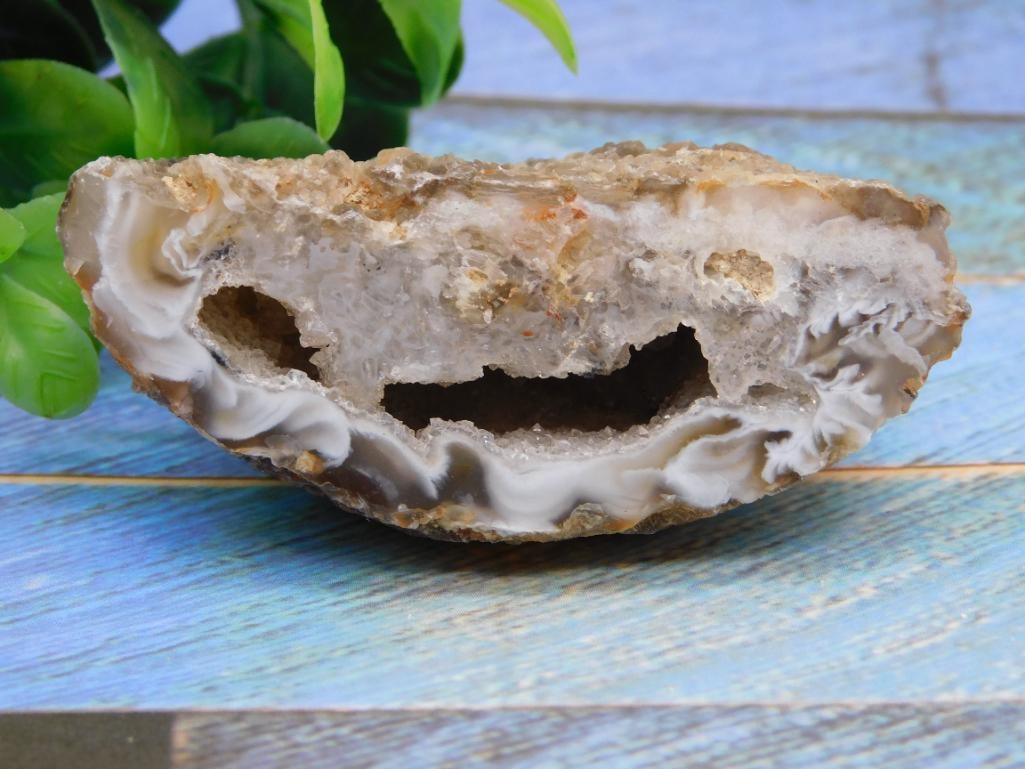 OCO GEODE ROCK STONE LAPIDARY SPECIMEN: OCO GEODE ROCK STONE LAPIDARY SPECIMEN — Part of our Discover Hidden Harbor, Crystals and Gems auction at HATMAN'S Auctions! Please see photos for measurements and condition. YES, we have in-house s