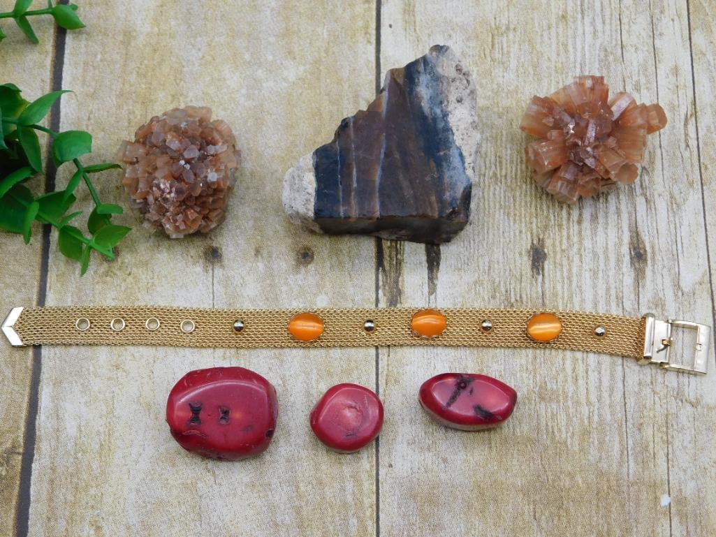MIXED LOT ROCK STONE LAPIDARY SPECIMEN: MIXED LOT ROCK STONE LAPIDARY SPECIMEN — Part of our Discover Hidden Harbor, Crystals and Gems auction at HATMAN'S Auctions! Please see photos for measurements and condition. YES, we have in-house s