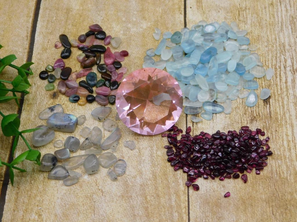 MIXED LOT ROCK STONE LAPIDARY SPECIMEN: MIXED LOT ROCK STONE LAPIDARY SPECIMEN — Part of our Discover Hidden Harbor, Crystals and Gems auction at HATMAN'S Auctions! Please see photos for measurements and condition. YES, we have in-house s