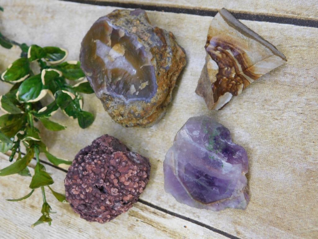 MIXED LOT ROCK STONE LAPIDARY SPECIMEN: MIXED LOT ROCK STONE LAPIDARY SPECIMEN — Part of our Discover Hidden Harbor, Crystals and Gems auction at HATMAN'S Auctions! Please see photos for measurements and condition. YES, we have in-house