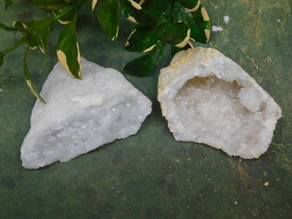 GEODE ROCK STONE LAPIDARY SPECIMEN: GEODE ROCK STONE LAPIDARY SPECIMEN — Part of our Discover Hidden Harbor, Crystals and Gems auction at HATMAN'S Auctions! Please see photos for measurements and condition. YES, we have in-house shipp