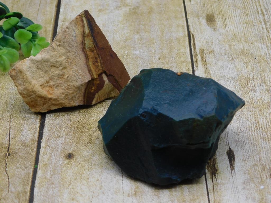 MIXED LOT ROCK STONE LAPIDARY SPECIMEN: MIXED LOT ROCK STONE LAPIDARY SPECIMEN — Part of our Discover Hidden Harbor, Crystals and Gems auction at HATMAN'S Auctions! Please see photos for measurements and condition. YES, we have in-house s