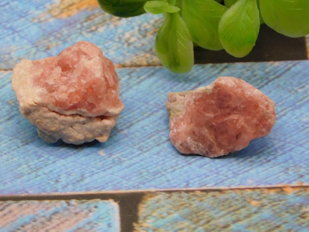 RHODOCHROSITE ROCK STONE LAPIDARY SPECIMEN: RHODOCHROSITE ROCK STONE LAPIDARY SPECIMEN — Part of our Discover Hidden Harbor, Crystals and Gems auction at HATMAN'S Auctions! Please see photos for measurements and condition. YES, we have