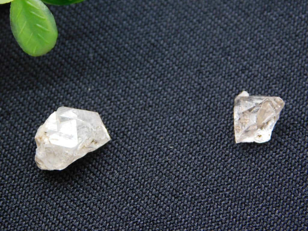 HERKIMER DIAMONDS ROCK STONE LAPIDARY SPECIMEN: HERKIMER DIAMONDS ROCK STONE LAPIDARY SPECIMEN — Part of our Discover Hidden Harbor, Crystals and Gems auction at HATMAN'S Auctions! Please see photos for measurements and condition. YES, we have