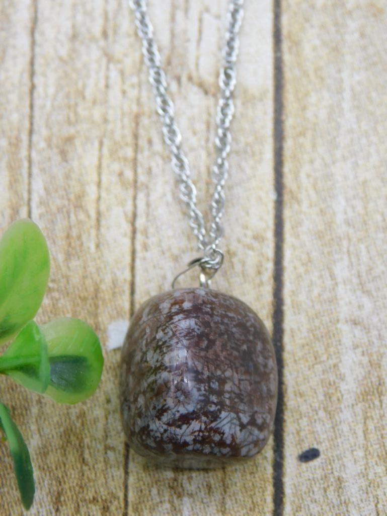 GENUINE STONE PENDANT ON CHAIN NECKLACE ROCK STONE LAPIDARY SPECIMEN: GENUINE STONE PENDANT ON CHAIN NECKLACE ROCK STONE LAPIDARY SPECIMEN — Part of our Discover Hidden Harbor, Crystals and Gems auction at HATMAN'S Auctions! Please see photos for measurements and