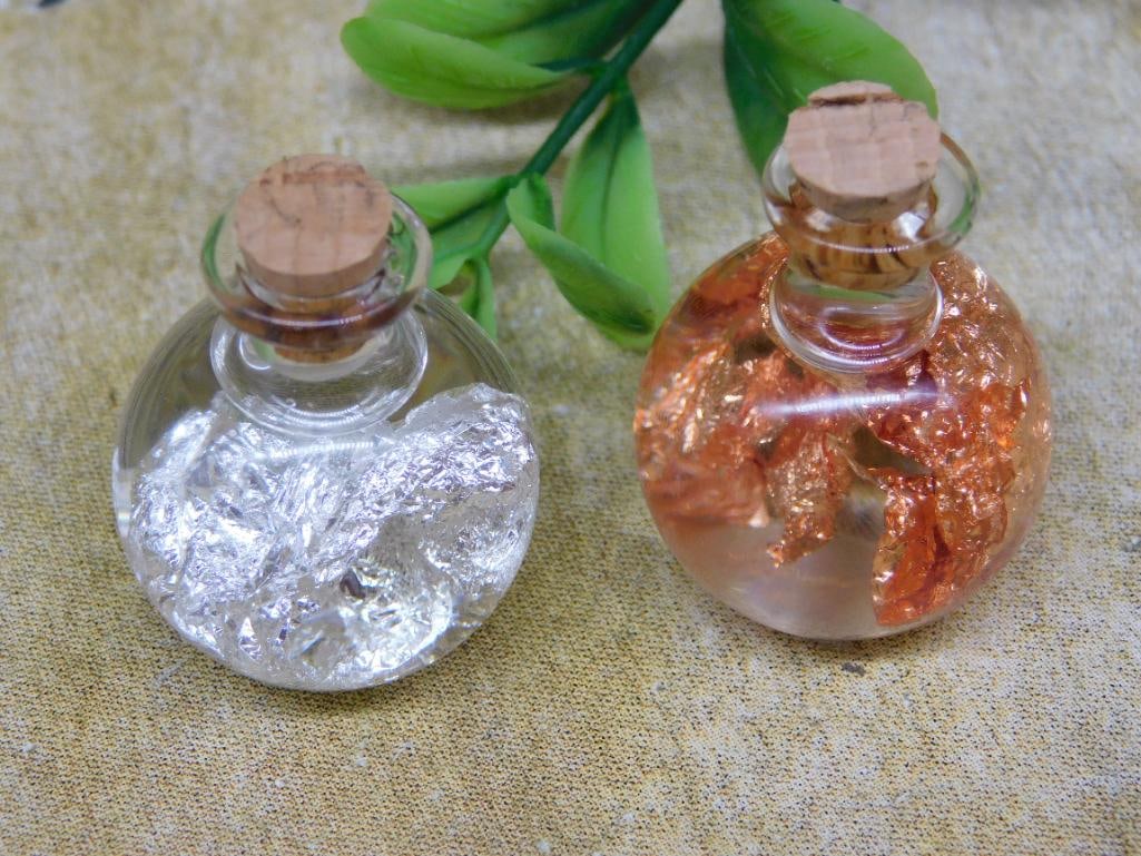 SILVER AND COPPER FLAKES IN BOTTLES ROCK STONE LAPIDARY SPECIMEN: SILVER AND COPPER FLAKES IN BOTTLES ROCK STONE LAPIDARY SPECIMEN — Part of our Discover Hidden Harbor, Crystals and Gems auction at HATMAN'S Auctions! Please see photos for measurements and