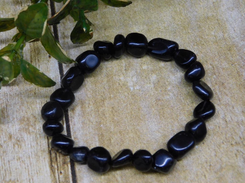 GENUINE STONE BEADED BRACELET ROCK STONE LAPIDARY SPECIMEN: GENUINE STONE BEADED BRACELET ROCK STONE LAPIDARY SPECIMEN — Part of our Discover Hidden Harbor, Crystals and Gems auction at HATMAN'S Auctions! Please see photos for measurements and condition.
