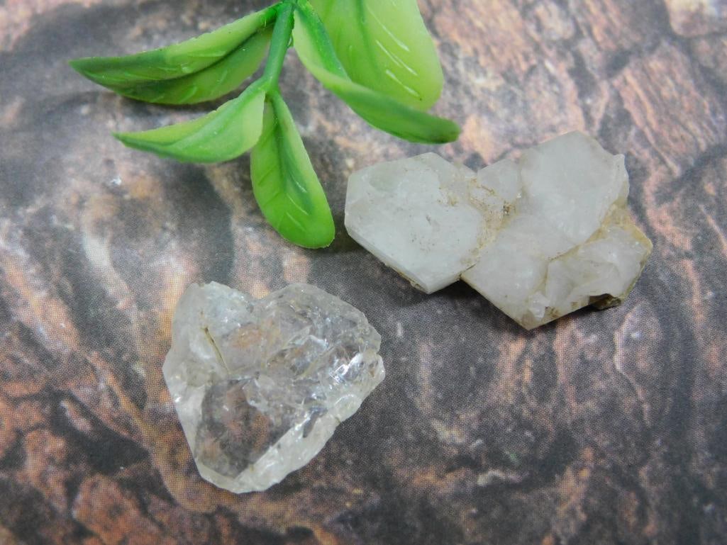 HERKIMER DIAMONDS ROCK STONE LAPIDARY SPECIMEN: HERKIMER DIAMONDS ROCK STONE LAPIDARY SPECIMEN — Part of our Discover Hidden Harbor, Crystals and Gems auction at HATMAN'S Auctions! Please see photos for measurements and condition. YES, we have