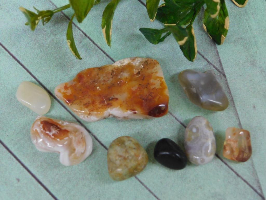 MIXED LOT ROCK STONE LAPIDARY SPECIMEN: MIXED LOT ROCK STONE LAPIDARY SPECIMEN — Part of our Discover Hidden Harbor, Crystals and Gems auction at HATMAN'S Auctions! Please see photos for measurements and condition. YES, we have in-house s