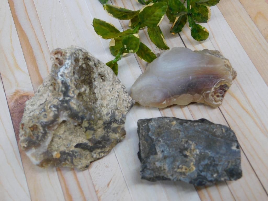 MIXED LOT ROCK STONE LAPIDARY SPECIMEN: MIXED LOT ROCK STONE LAPIDARY SPECIMEN — Part of our Discover Hidden Harbor, Crystals and Gems auction at HATMAN'S Auctions! Please see photos for measurements and condition. YES, we have in-house