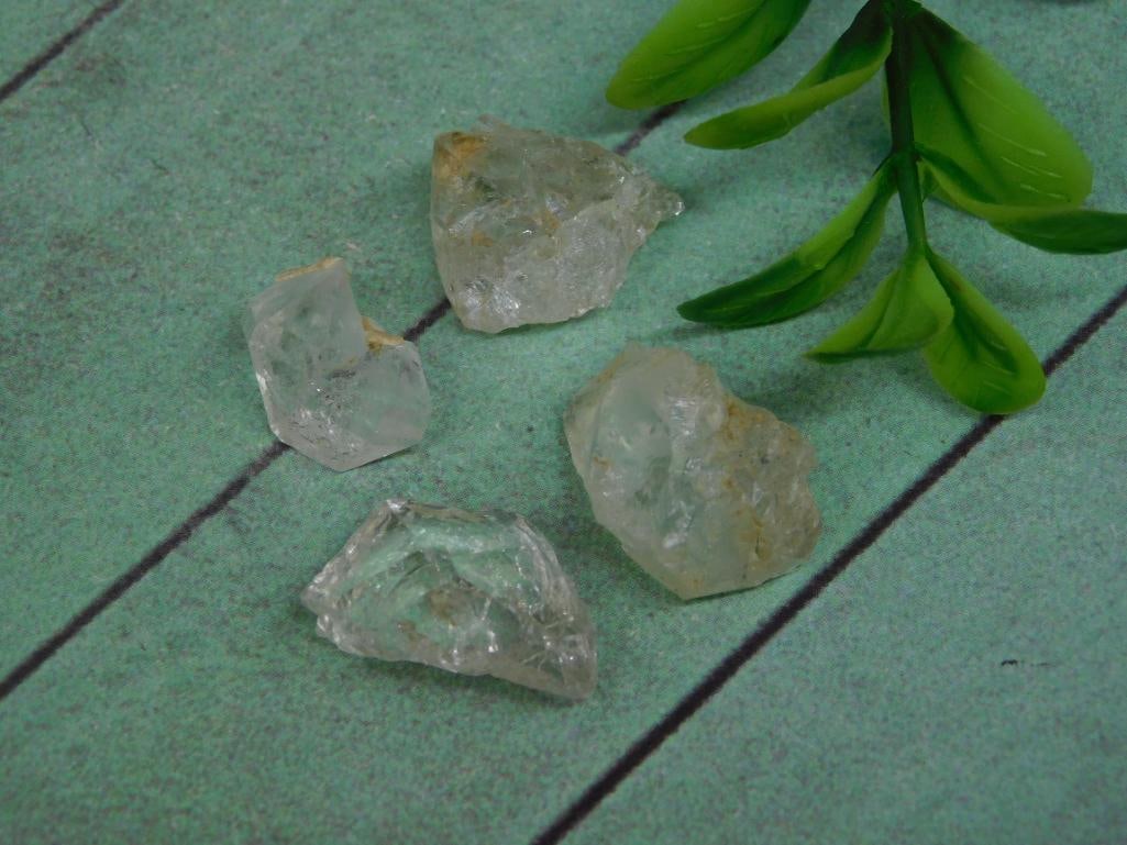 HERKIMER DIAMONDS ROCK STONE LAPIDARY SPECIMEN: HERKIMER DIAMONDS ROCK STONE LAPIDARY SPECIMEN — Part of our Discover Hidden Harbor, Crystals and Gems auction at HATMAN'S Auctions! Please see photos for measurements and condition. YES, we have