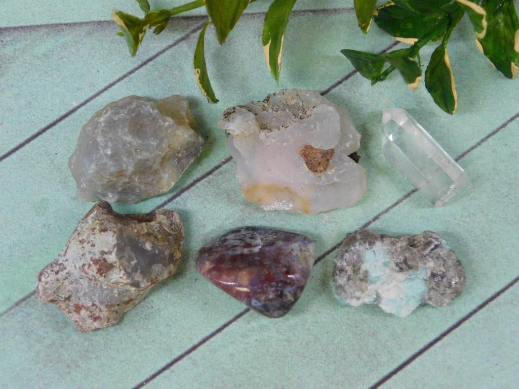 MIXED LOT ROCK STONE LAPIDARY SPECIMEN: MIXED LOT ROCK STONE LAPIDARY SPECIMEN — Part of our Discover Hidden Harbor, Crystals and Gems auction at HATMAN'S Auctions! Please see photos for measurements and condition. YES, we have in-house