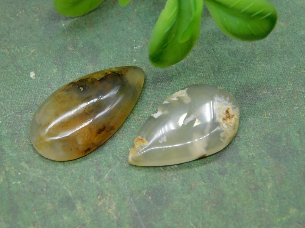 PLUME AGATE CABOCHONS ROCK STONE LAPIDARY SPECIMEN: PLUME AGATE CABOCHONS ROCK STONE LAPIDARY SPECIMEN — Part of our Discover Hidden Harbor, Crystals and Gems auction at HATMAN'S Auctions! Please see photos for measurements and condition. YES, we