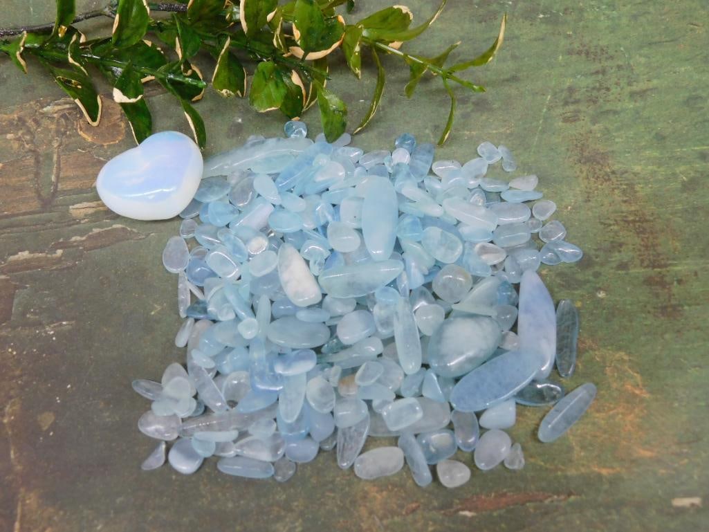 MIXED LOT ROCK STONE LAPIDARY SPECIMEN: MIXED LOT ROCK STONE LAPIDARY SPECIMEN — Part of our Discover Hidden Harbor, Crystals and Gems auction at HATMAN'S Auctions! Please see photos for measurements and condition. YES, we have in-house s