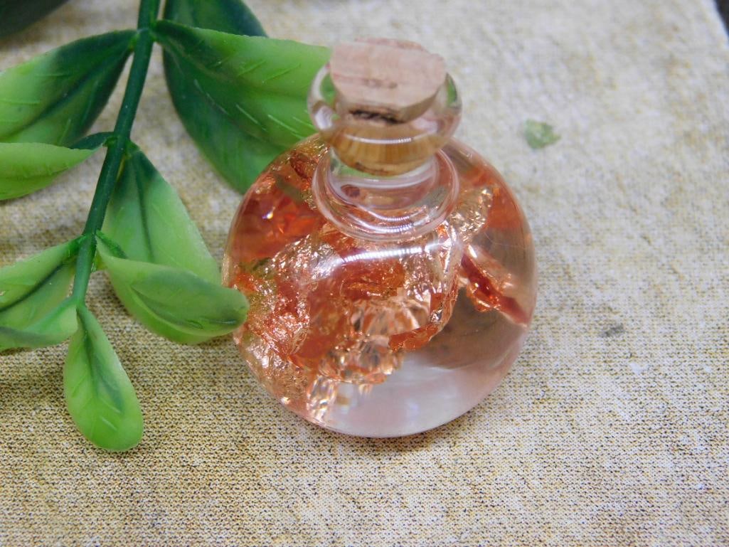 COPPER FLAKES IN BOTTLE ROCK STONE LAPIDARY SPECIMEN: COPPER FLAKES IN BOTTLE ROCK STONE LAPIDARY SPECIMEN — Part of our Discover Hidden Harbor, Crystals and Gems auction at HATMAN'S Auctions! Please see photos for measurements and condition. YES, we